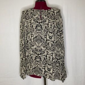 Mossimo black and white Top fits size 1X